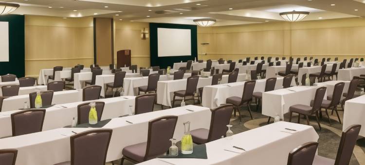 希尔顿堪萨斯城机场酒店(Hilton Kansas City Airport)图片