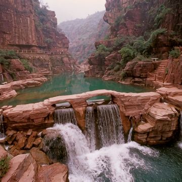 中国河南郑州少林寺+洛阳龙门石窟+开封清明上河园+开封府+云台山风景名胜区4日3晚跟团游