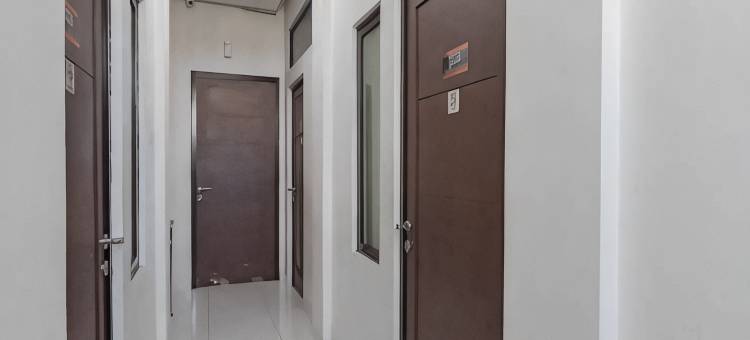 红多兹酒店-加鲁马斯(RedDoorz @ Galuh Mas)图片