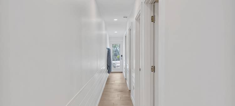 霍姆斯海滩现代度假屋. 网球和海滩，无楼梯(Modern Holmes Beach Retreat. No Stairs, Near Tennis & Beach)图片