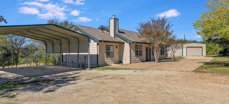 丘陵乡村院落(两栋四卧室住宅，8英亩河畔，配有泳池)度假屋(Hill country compound! Two 4 BDRM Homes with Pools On 8 Acres Riverfront)图片