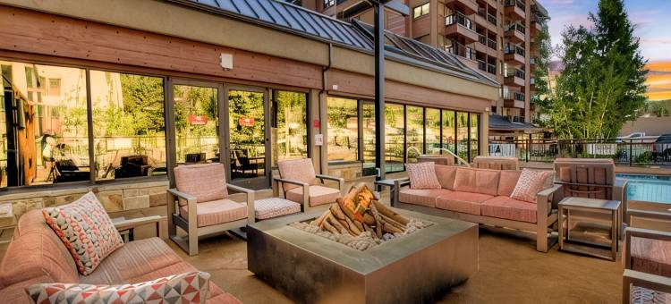 高山雅居(步行片刻可达商店 & 亲子友好、设施优良)民宿(Luxury Breckenridge Condo • Walk to Town • Heated Pool & Hot Tubs.)图片