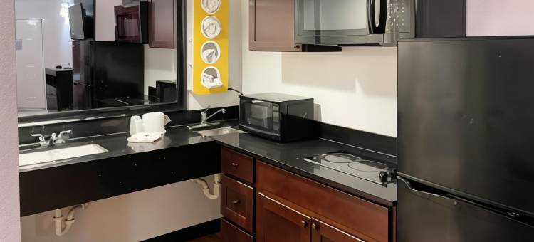 Studio 6休斯顿，TX - 布鲁克洞(Studio 6 Houston, TX - Brookhollow)图片