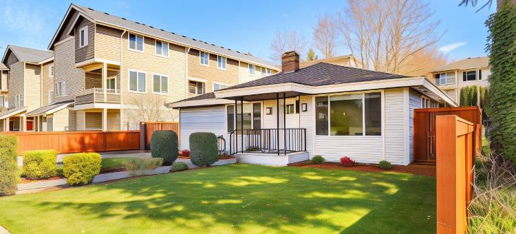 伦顿之家：带电视和烧烤的凉亭，距离西雅图15英里(Renton Home Gazebo with TV and BBQ, 15 Mi to Seattle)图片