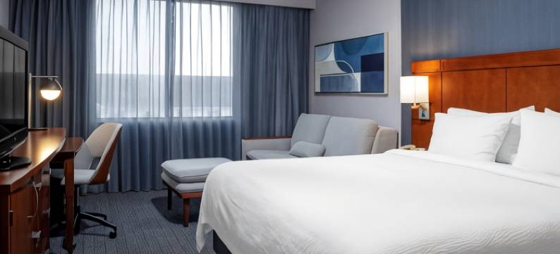 长岛麦克阿瑟机场万怡酒店(Courtyard Long Island MacArthur Airport)图片