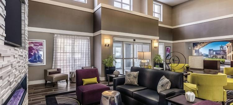 圣安东尼奥市区拉昆塔温德姆套房酒店(La Quinta Inn & Suites by Wyndham San Antonio Downtown)图片