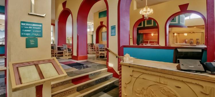 阿尔伯克基市中心温德姆华美达酒店(Ramada Plaza by Wyndham Albuquerque Midtown)图片
