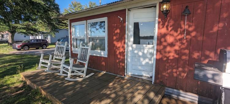 Charming 4-bedroom cottage ON Tawas Lake Pet, kid-friendly. Great Bird watching!图片