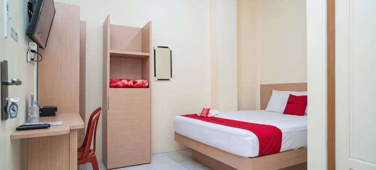 红多兹伊斯兰酒店-近塔曼西林2号(RedDoorz Syariah Near Taman Siring 2)图片