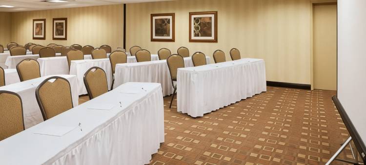 芝加哥圣查尔斯欢朋套房酒店(Hampton Inn & Suites Chicago/St. Charles)图片