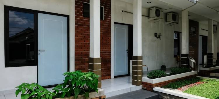 普禾加多红多兹家庭旅馆Rita超级购物中心3(RedDoorz near Rita Super Mall Purwokerto 3)图片