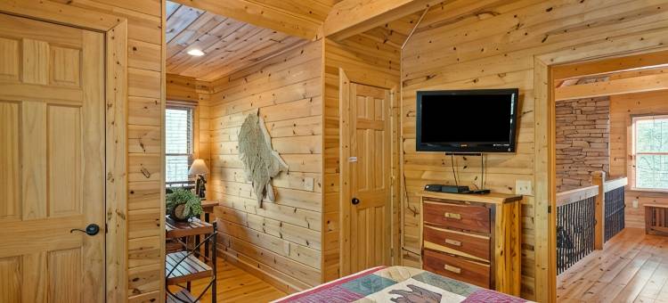 距蓝岭市中心数分钟静谧温馨-宠物友好-山间度假木屋(Tucked Away, Cozy-Pet Friendly-Mountain Getaway Minutes to Downtown Blue Ridge)图片