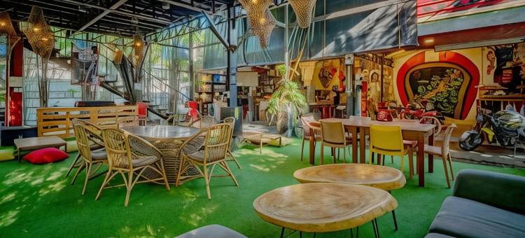 100 咖啡摩托旅舍(100% Cafe Moto Hostel)图片