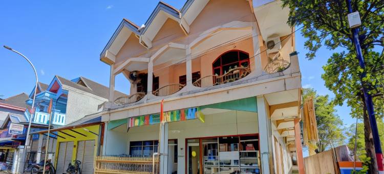 Collection O 92897 英丹酒店 靠近巴韦安港务局(Collection O 92897 Hotel Intan Near Kantor Syahbandar Bawean)图片