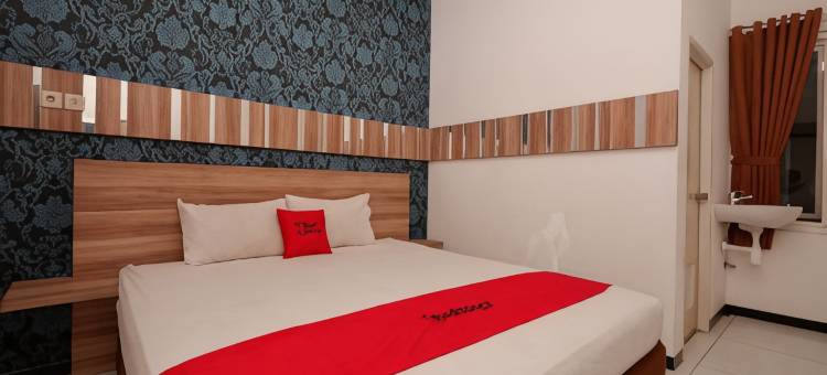 红门酒店-近新邦利马区(RedDoorz Near Plaza Simpang Lima)图片