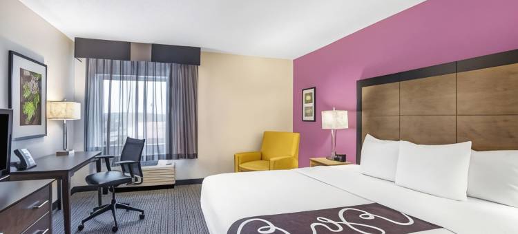 哈特福德布拉德利机场拉昆塔温德姆套房酒店(La Quinta Inn & Suites by Wyndham Hartford - Bradley Airport)图片