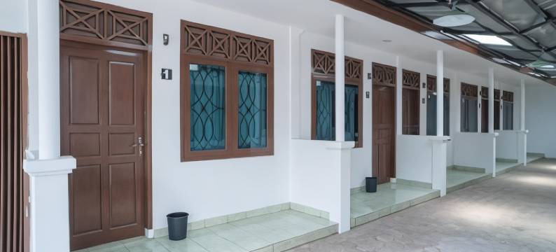 红多兹酒店-近西塞里环岛(RedDoorz Near Bundaran Ciceri)图片