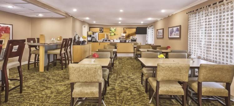 托莱多佩里斯堡拉昆塔温德姆酒店(La Quinta Inn by Wyndham Toledo Perrysburg)图片