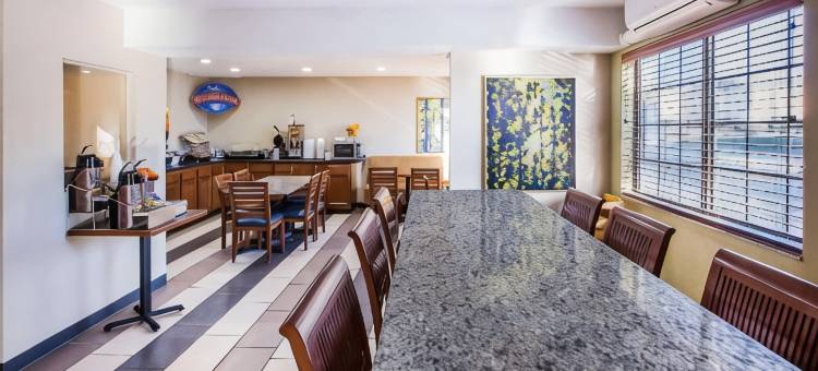 锡达拉皮兹呗盟套房酒店(Baymont by Wyndham Cedar Rapids)图片