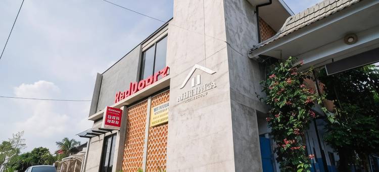 红多兹酒店-近维萨塔帕里本多拉旺(RedDoorz Near Wisata Paribendo Lawang)图片