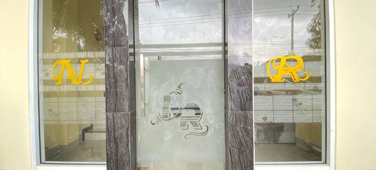 RN民宿-近竹子广场波勒瓦利-米特拉红门酒店(Homestay RN Near Taman Bambu Runcing Polewali Mitra RedDoorz)图片