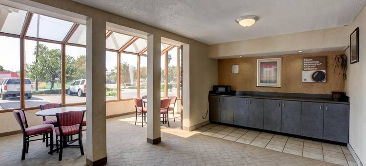 尔湾6号汽车旅馆 - 奥兰治县机场店(Motel 6 Santa Ana, CA - Irvine - Orange County Airport)图片
