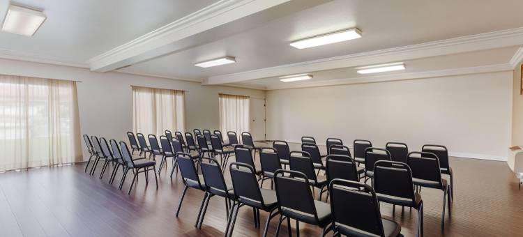 南盖特戴斯套房酒店(Days Inn & Suites by Wyndham South Gate)图片