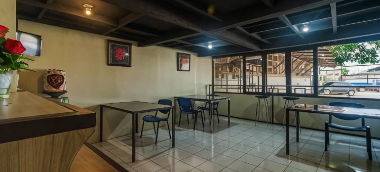 红门酒店尼尔芝卡姆佩克购物中心卡拉旺(RedDoorz Near Cikampek Mall Karawang)图片