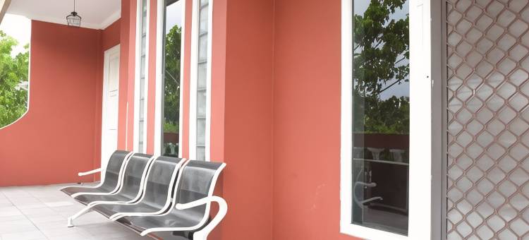 红多兹酒店-近泗水丹戎佩拉克2号港(RedDoorz Near Pelabuhan Tanjung Perak 2 Surabaya)图片