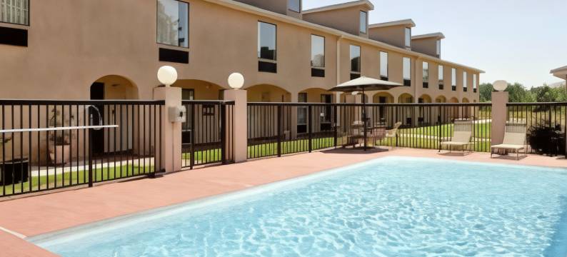 格雷套房酒店(Gray Inn & Suites)图片