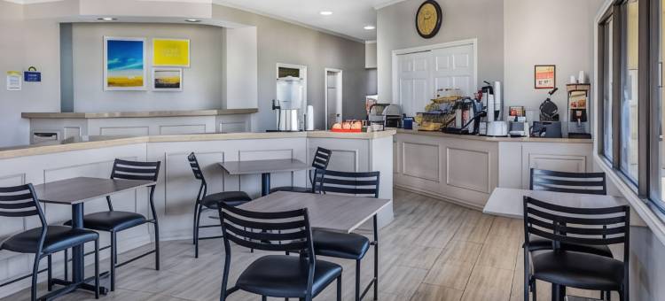 亨茨维尔戴斯套房酒店(Days Inn & Suites by Wyndham Huntsville)图片