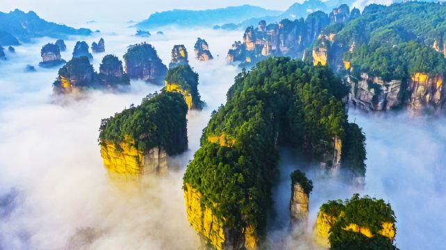 2-Day Breathtaking Zhangjiajie Adventure Private Tour·Tianmenshan National Forest Park, Tianzi Mountain and Ten Mile Gallery