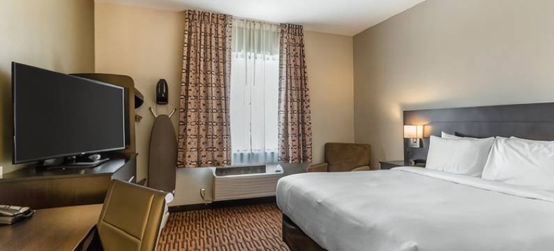 米德兰 I-20 郊区开放式客房(Suburban Studios Midland I-20)图片