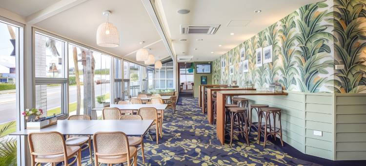 Nightcap at Commercial Hotel图片