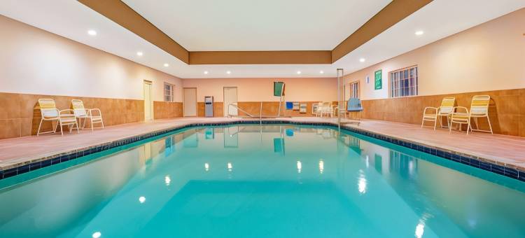 弗洛里斯维尔拉昆塔温德姆套房酒店(La Quinta Inn & Suites by Wyndham Floresville)图片