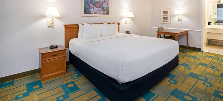 圣地亚哥维斯塔戴斯酒店(Days Inn by Wyndham San Diego Vista)图片