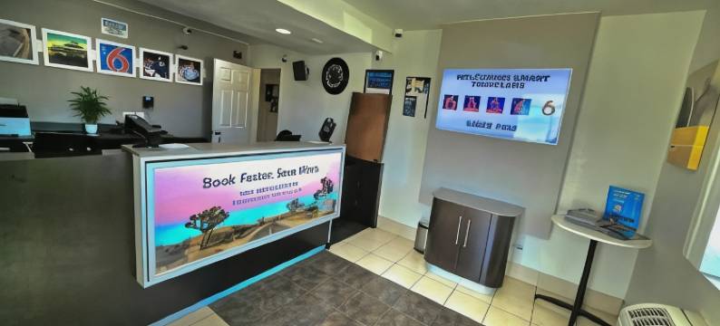 棕榈沙漠6号汽车旅馆- 棕榈泉区(Motel 6 Palm Desert, CA - Palm Springs Area)图片