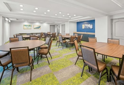 Spark by Hilton WoodbridgeHotel Overview