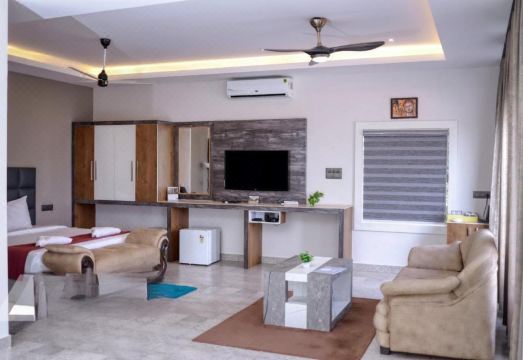 Oxy Valley Resort Hotel Overview