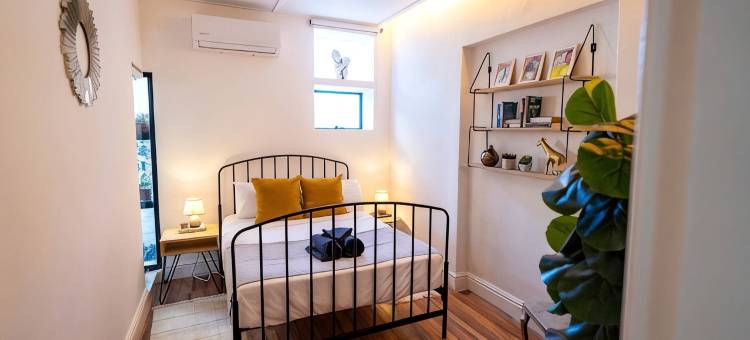 Indulge in an Urban Oasis at Green Point's Haven图片