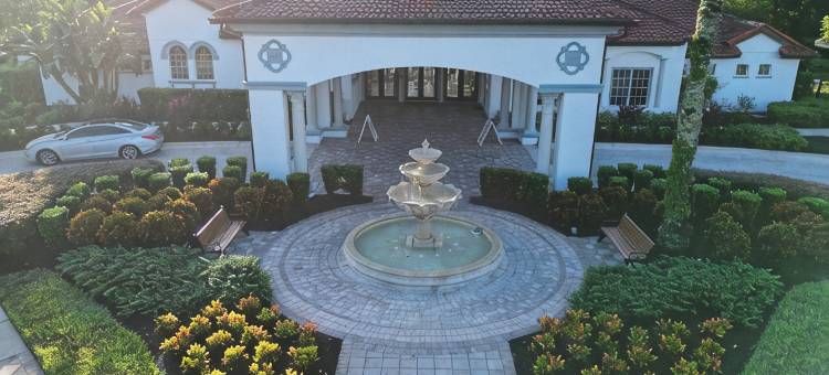 535 -Stunning 4 Bed, Lake View Home, South Facing Pool & Spa图片
