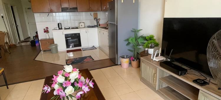 古晋河景阳台房 下楼吃海鲜 上楼看游船(Riverbank Suites Riverview 507)图片