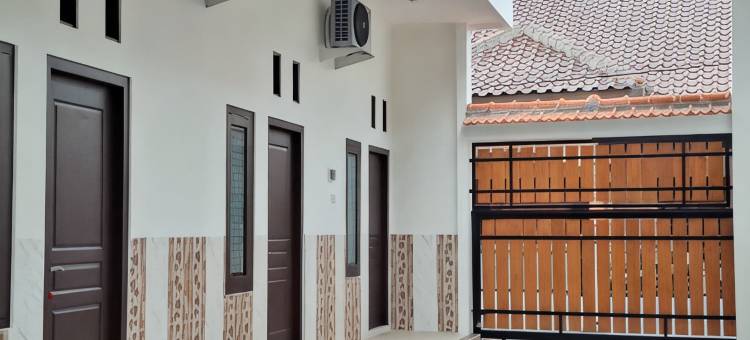 茉莉芬市苏里亚生活RedPartner太阳城购物中心酒店(Surya Living RedPartner near Suncity Mall Madiun)图片