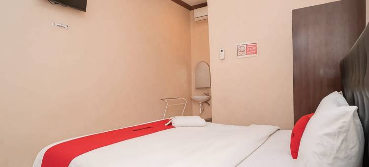 红多兹伊斯兰酒店-近诗都阿佐力宝广场(RedDoorz Syariah Near Lippo Plaza Sidoarjo)图片