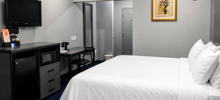 布什国际机场美洲最佳价值套房酒店(Americas Best Value Inn and Suites Bush International Airport)图片