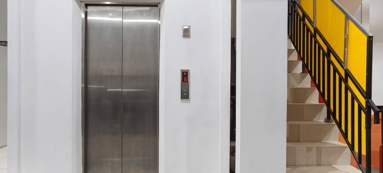 瑞德多兹普拉斯酒店 @ K23 朗库特马达雅(RedDoorz at K23 Rungkut Madya)图片