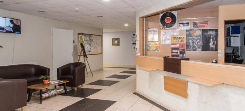 斯涛特尔拉祖酒店(Hôtel Azur Saint Junien Cit'Hotel)图片