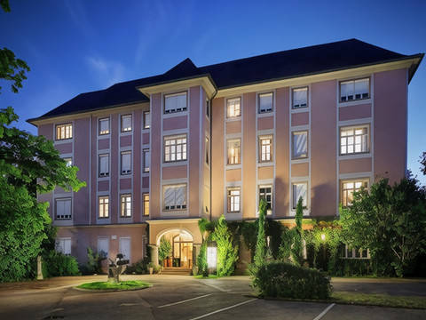 古腾布伦温泉酒店