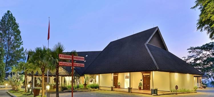 塔拉瓦斯怀兹酒店(Grand Whiz Hotel Trawas Mojokerto)图片