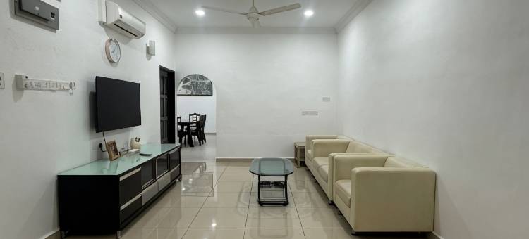 位于高渊的3卧室半独立房屋-2751平方米 带2间厕所 - 开心民宿(HAPPY GUEST HOUSE TAMAN COWIN NIBONG TEBAL)图片